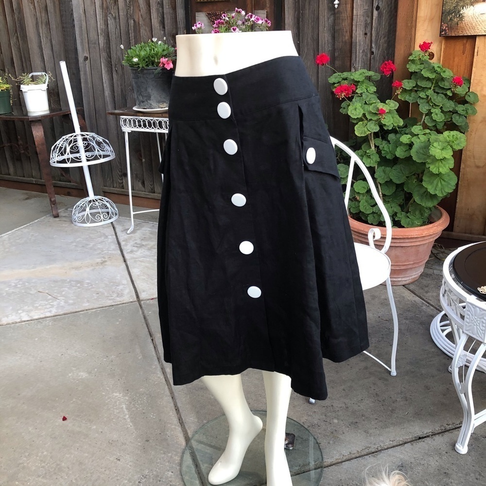 Black Linen skirt with white buttons on front. MIDI A Shape - Picture 5 of 6